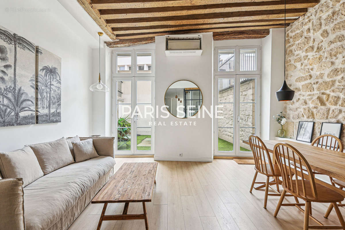 Appartement à PARIS-1E