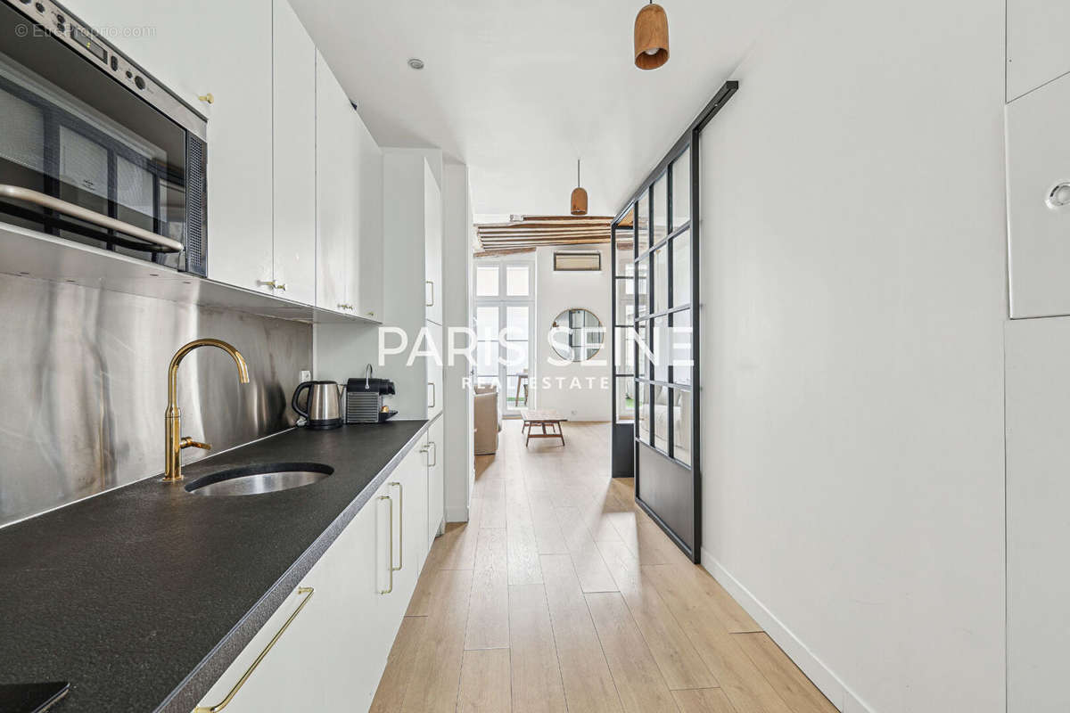 Appartement à PARIS-1E