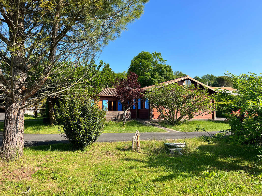 Maison à MORNAC