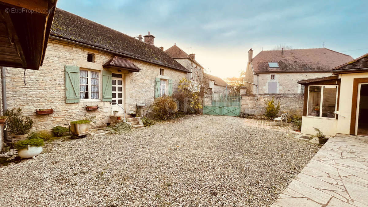 Maison à ARTHONNAY