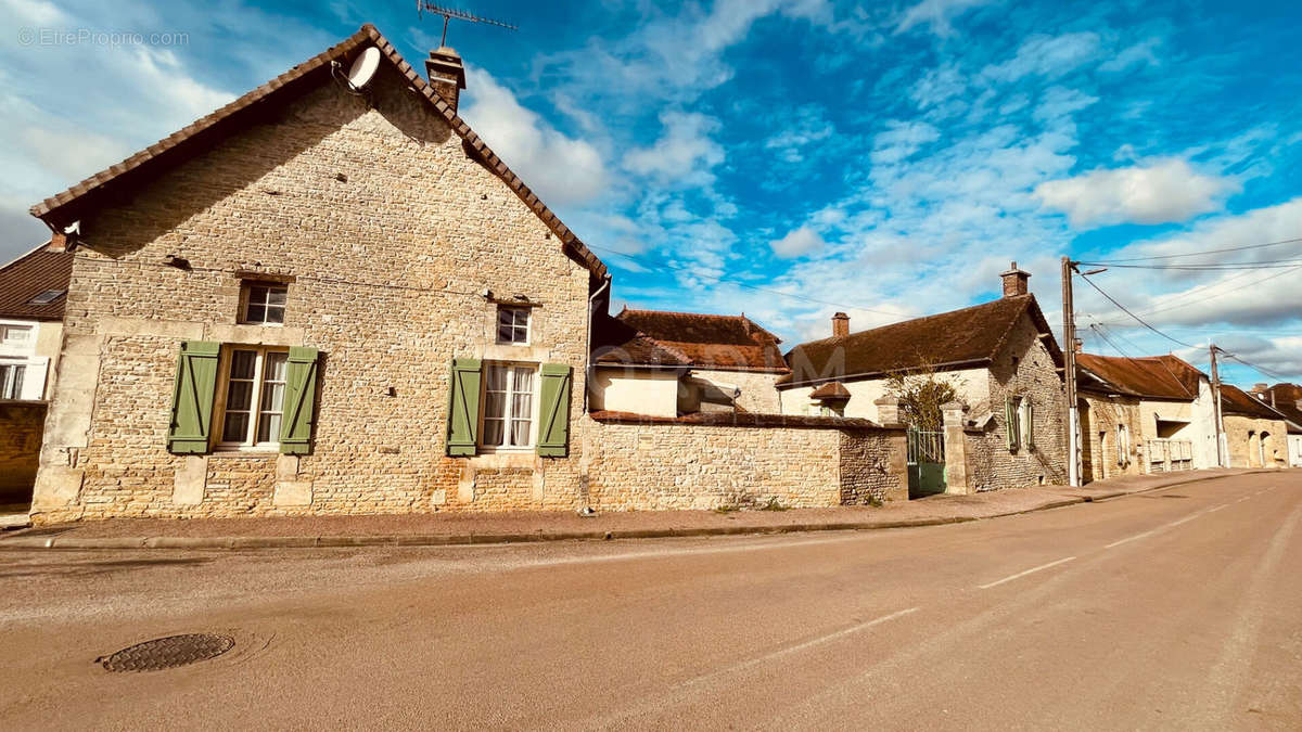 Maison à ARTHONNAY