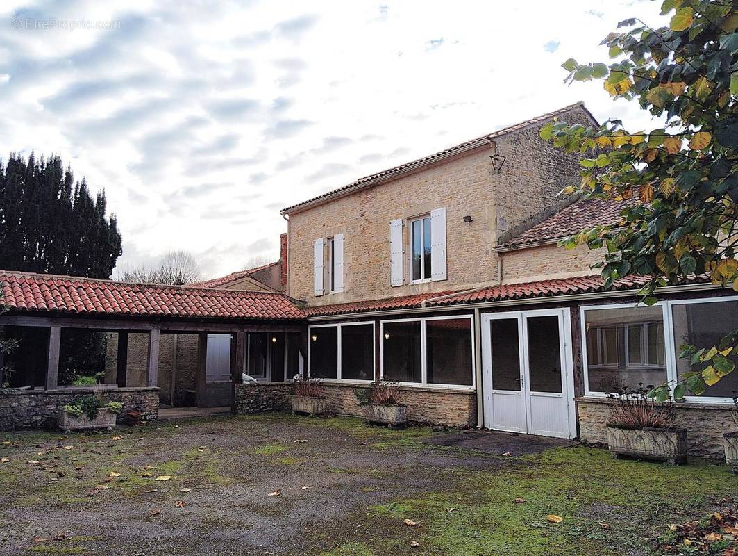 Photo 1 - Maison à SAINTE-RADEGONDE-DES-NOYERS