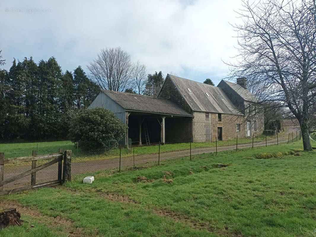 Maison à SAINT-MICHEL-DE-MONTJOIE