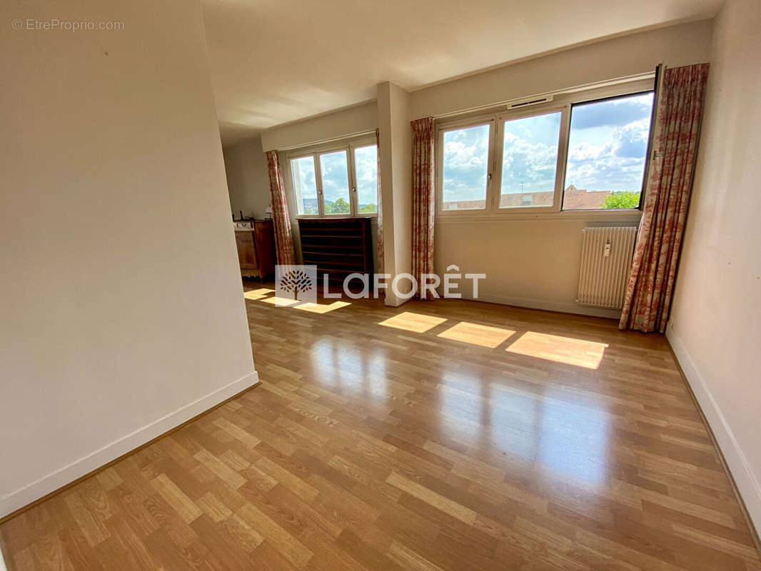 Appartement à VERNEUIL-SUR-SEINE