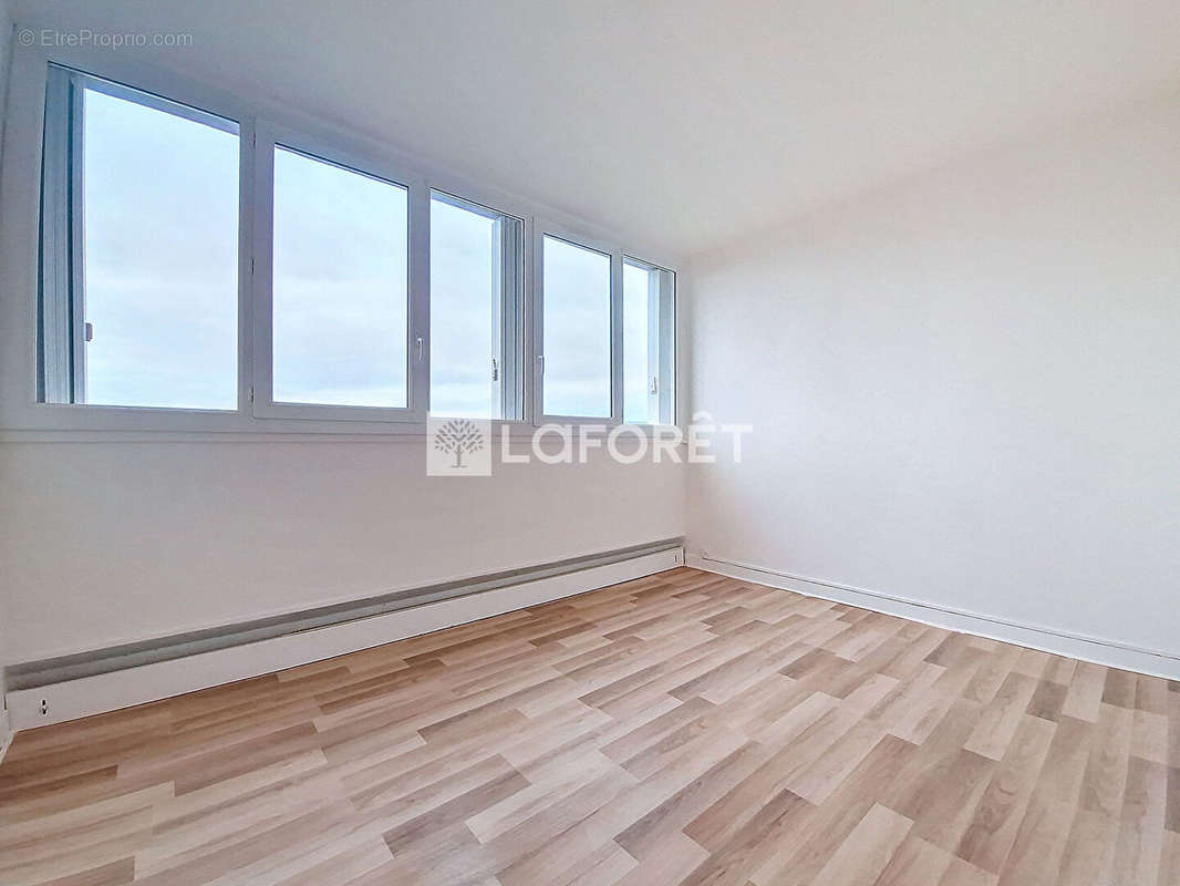 Appartement à VERNEUIL-SUR-SEINE