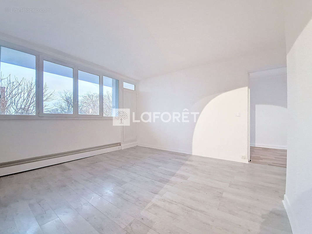 Appartement à VERNEUIL-SUR-SEINE