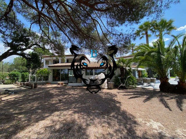 Maison à ROQUEBRUNE-SUR-ARGENS