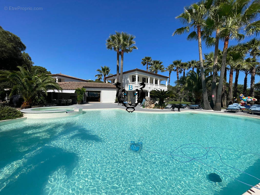 Maison à ROQUEBRUNE-SUR-ARGENS