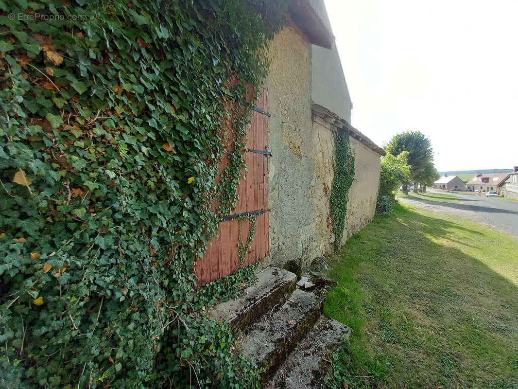 Maison à MONTIGNY-SUR-CANNE