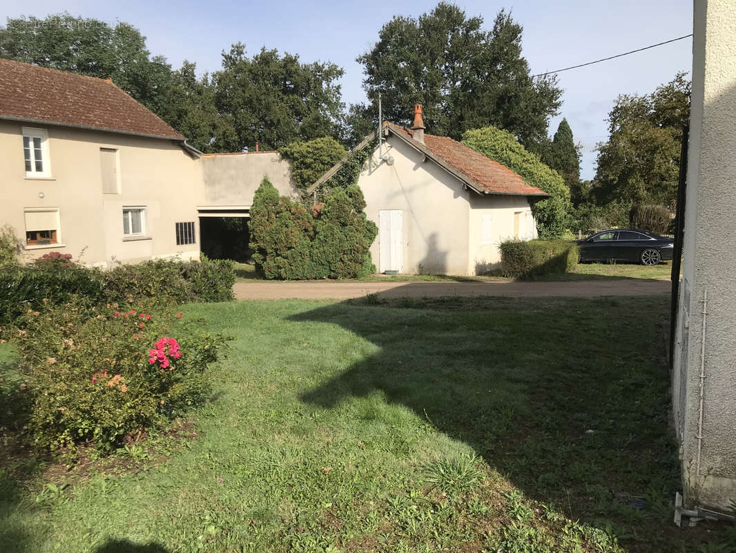 Maison à COSSAYE