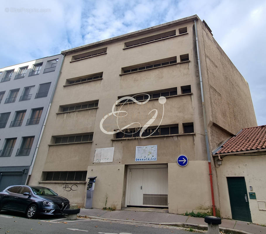 Parking à LYON-4E