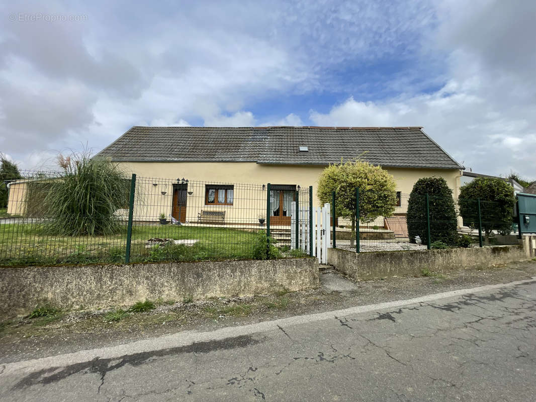 Maison à CHEVENNES