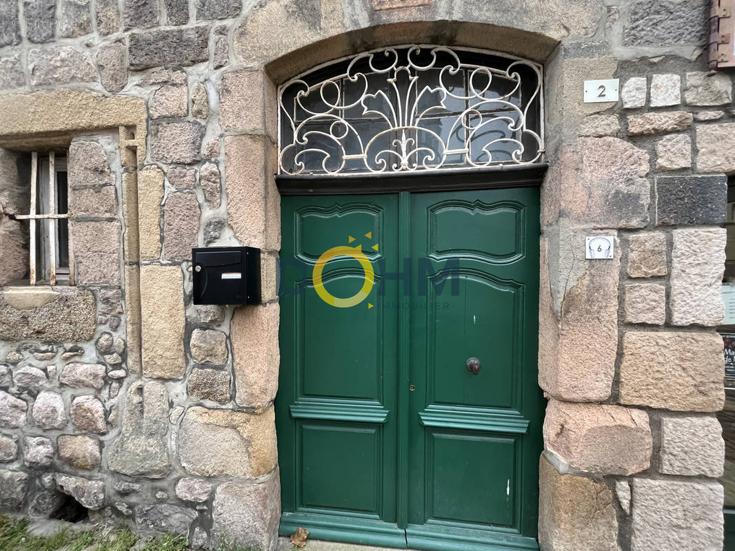 Appartement à SAINT-BONNET-LE-CHATEAU