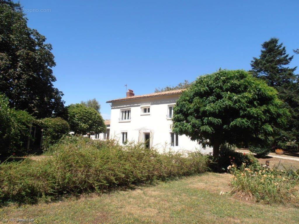 Maison à SAUZE-VAUSSAIS