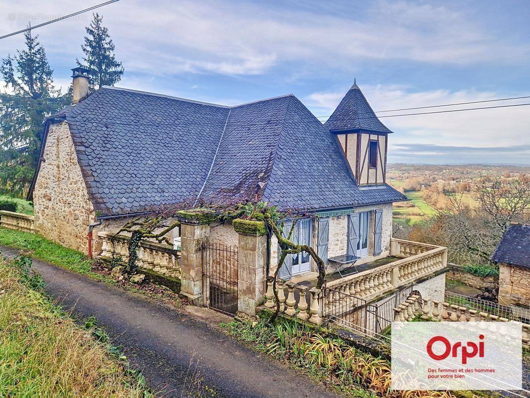 Maison à SAINT-CERNIN-DE-LARCHE