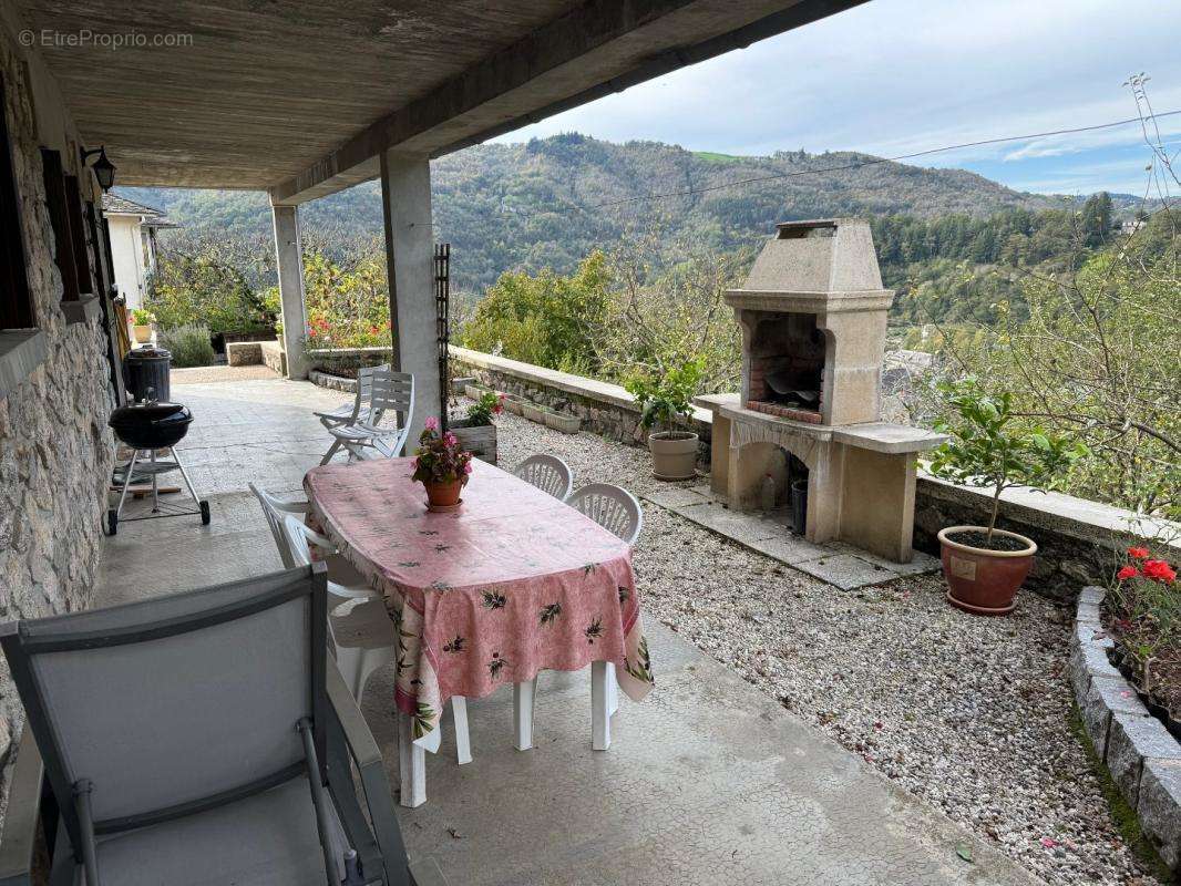 Maison à ENTRAYGUES-SUR-TRUYERE