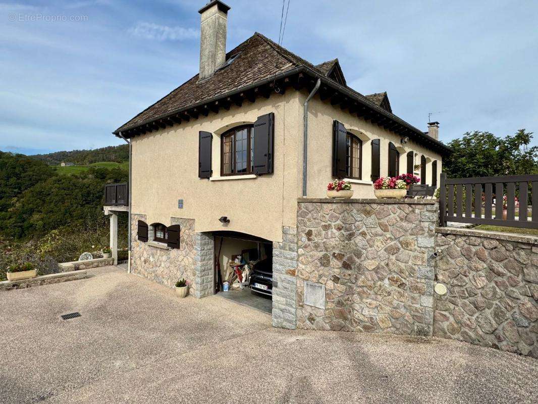 Maison à ENTRAYGUES-SUR-TRUYERE