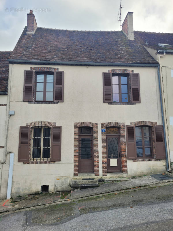 Maison à SAINT-VICTOR-DE-BUTHON