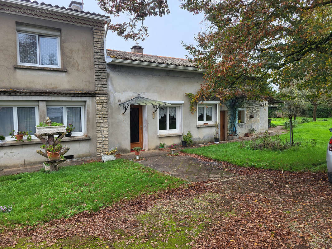 Maison à SAINT-SAUVANT