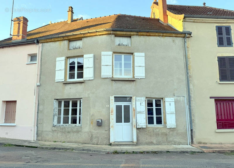 Maison à LA CLAYETTE