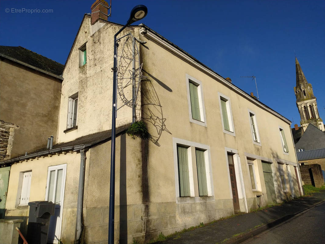 Maison à LE LOUROUX-BECONNAIS