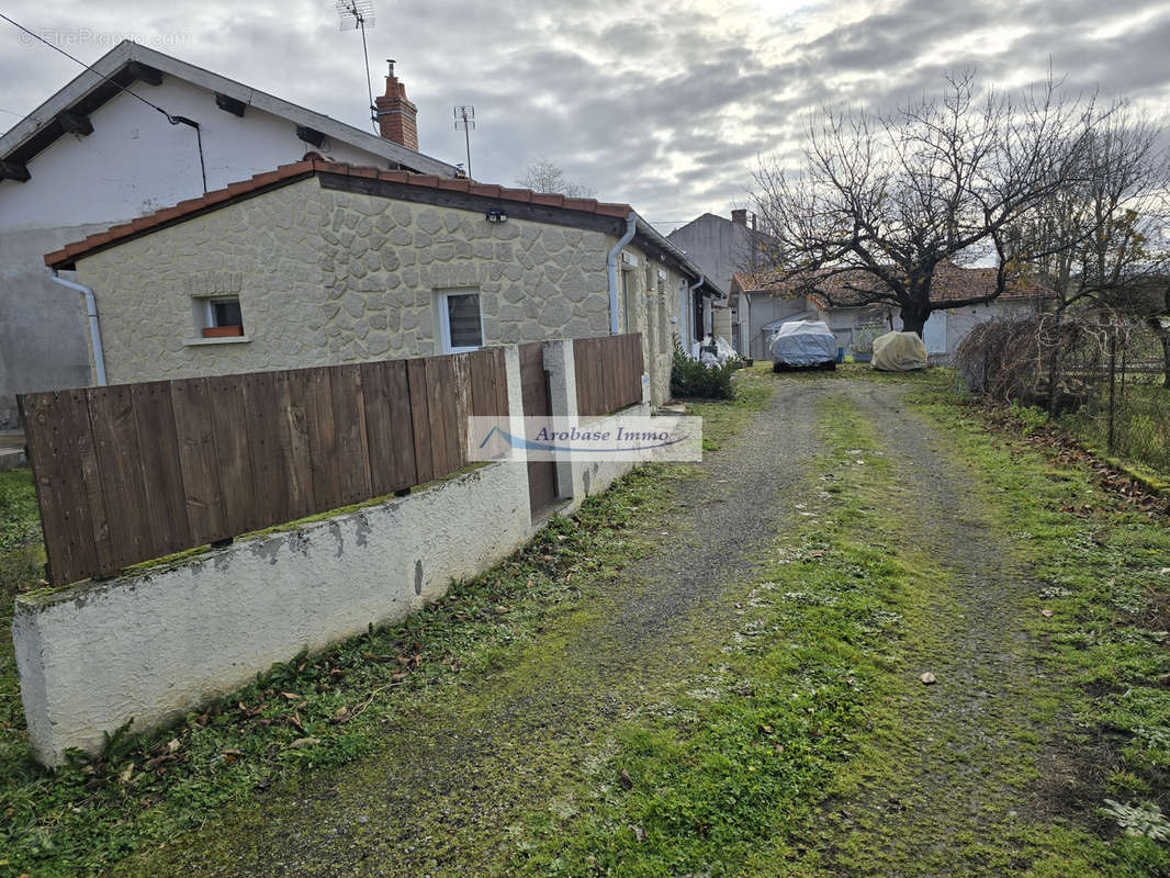 Maison à AUZAT-LA-COMBELLE