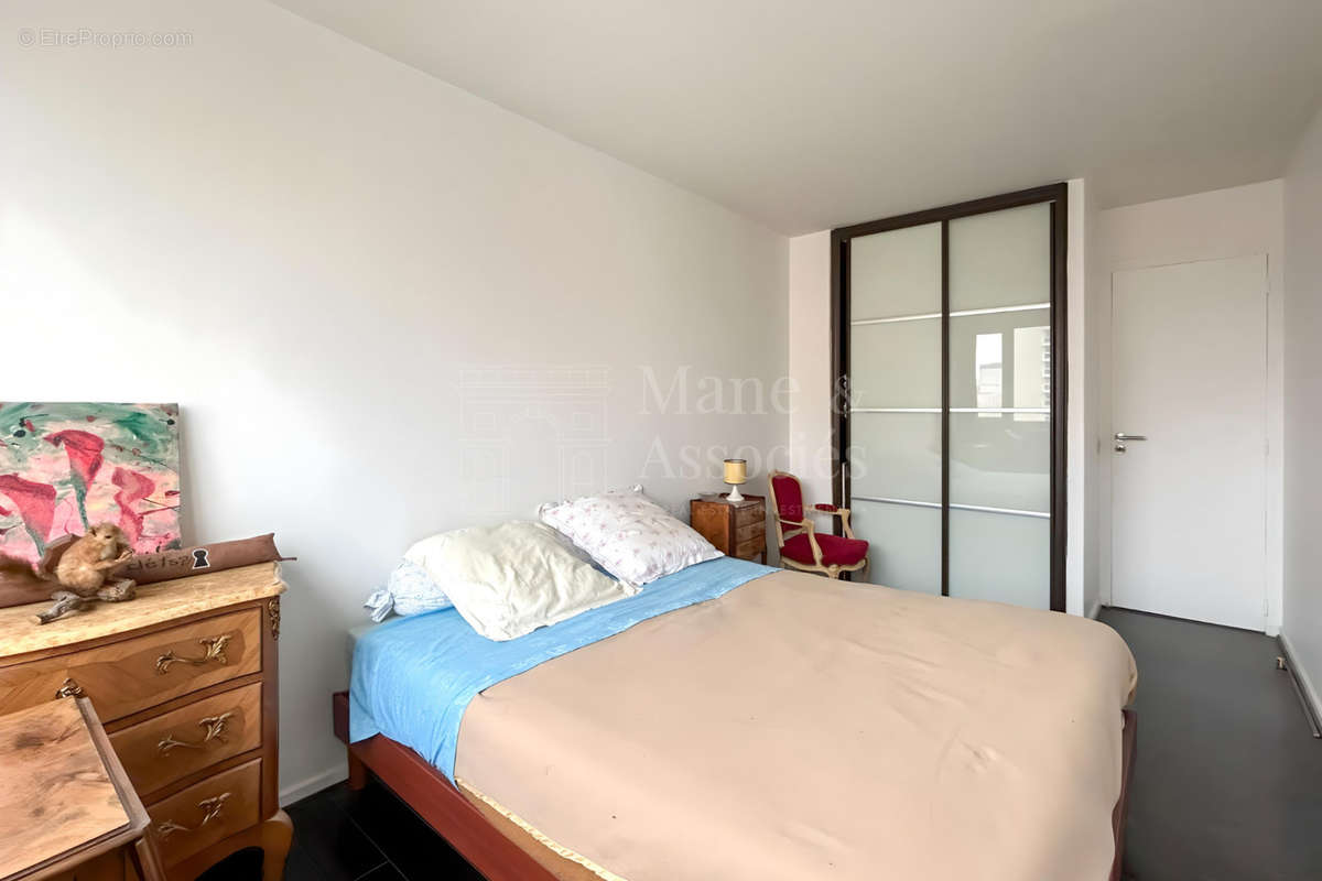 Appartement à COURBEVOIE