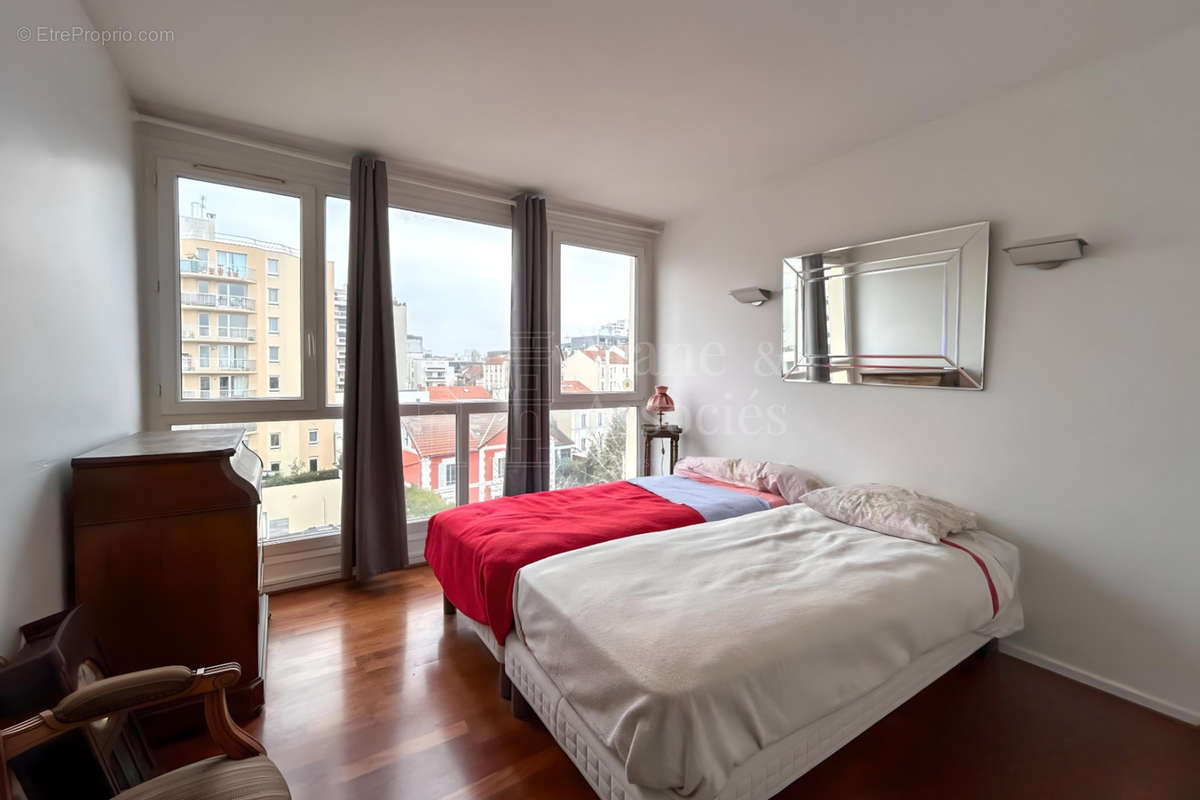 Appartement à COURBEVOIE