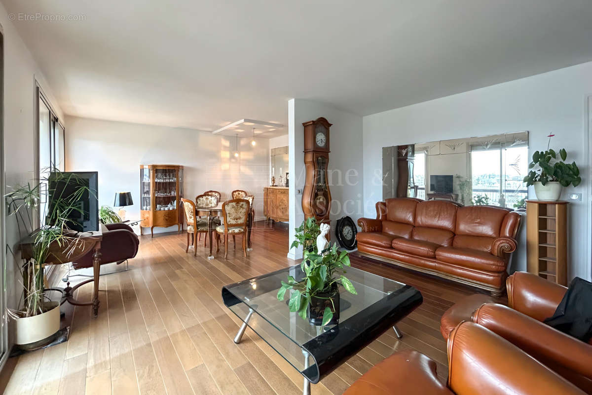 Appartement à COURBEVOIE