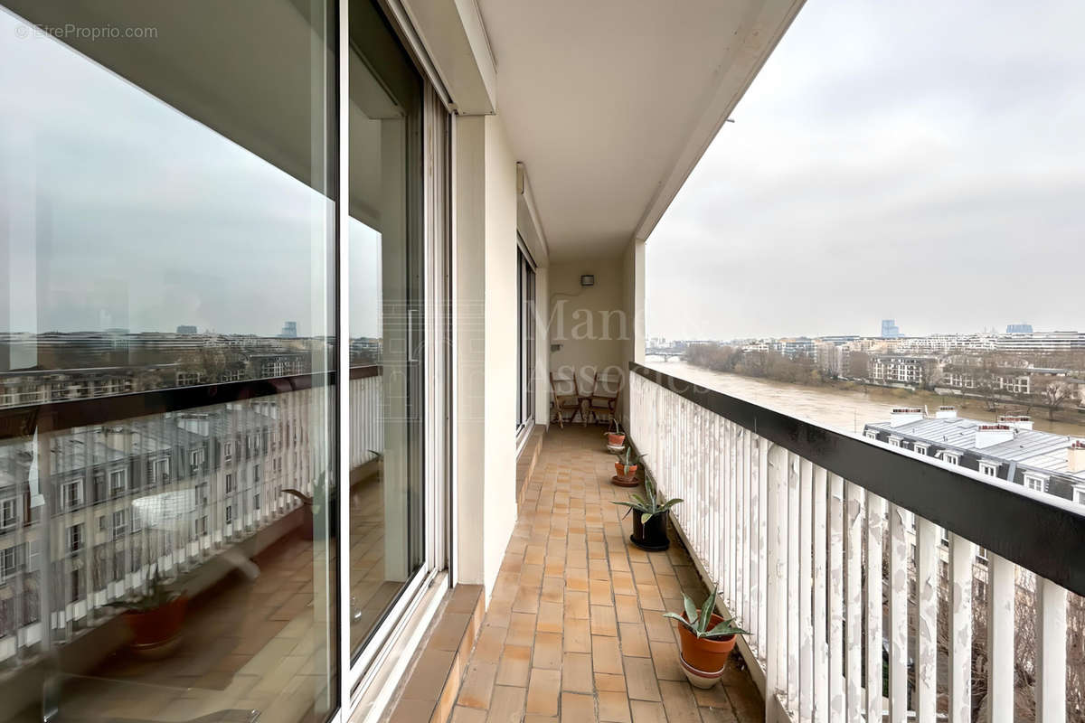 Appartement à COURBEVOIE