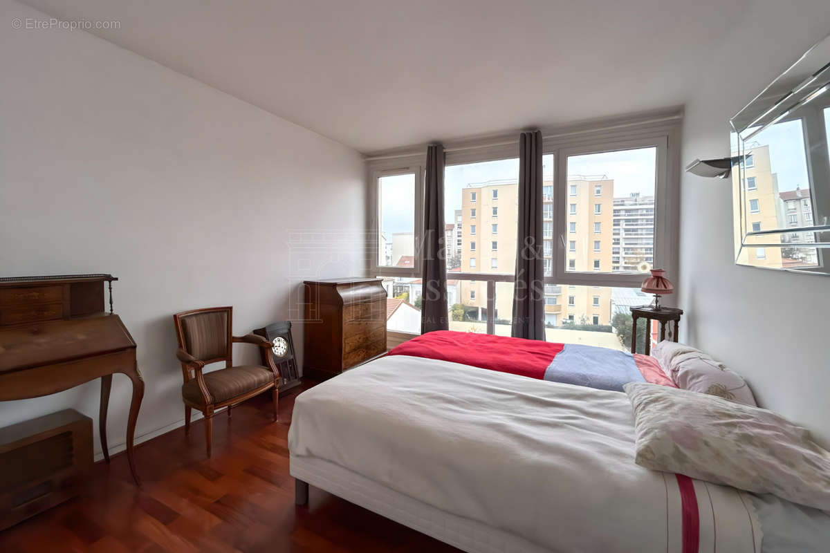 Appartement à COURBEVOIE