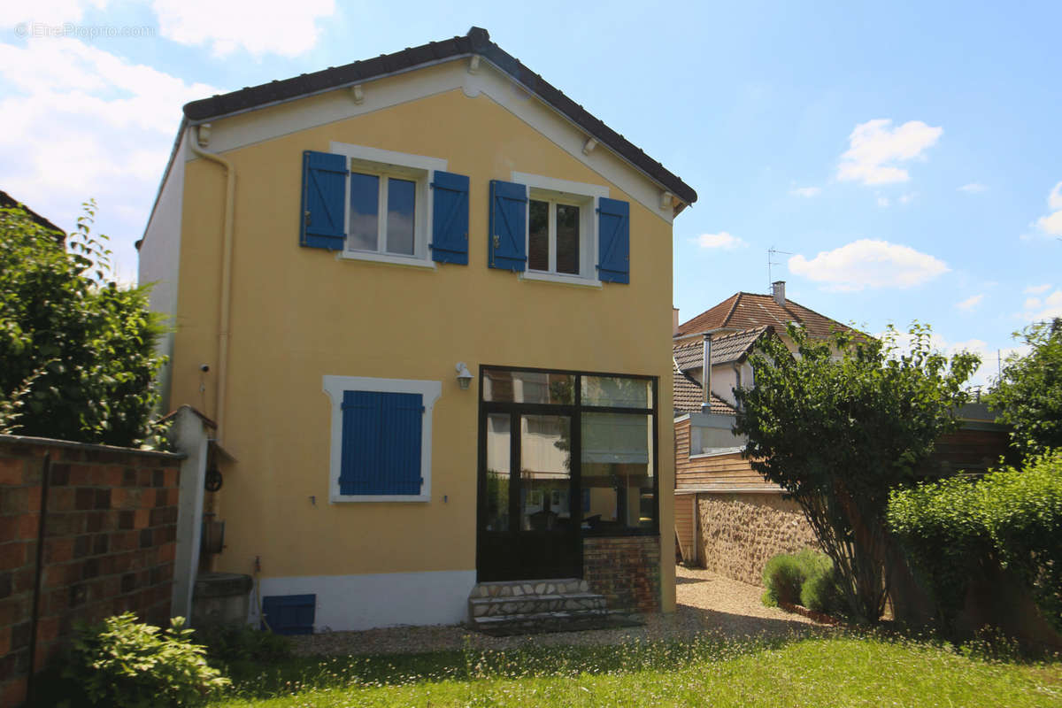 Maison à SAINT-MAUR-DES-FOSSES