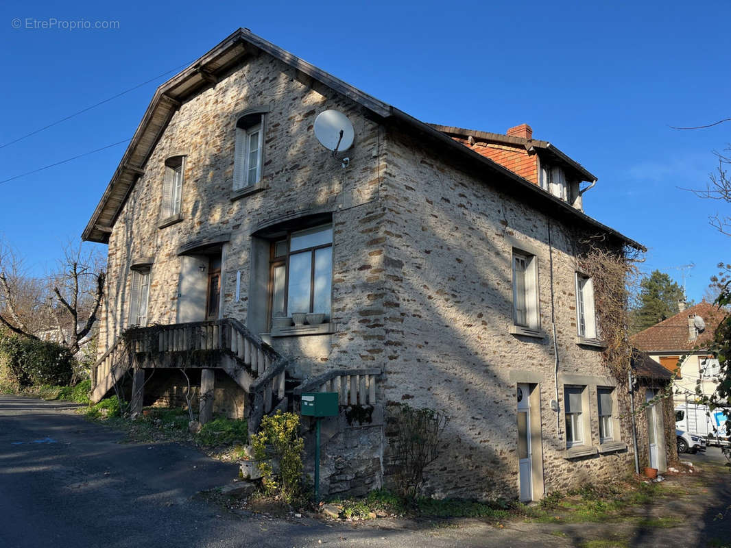 Maison à COUSSAC-BONNEVAL