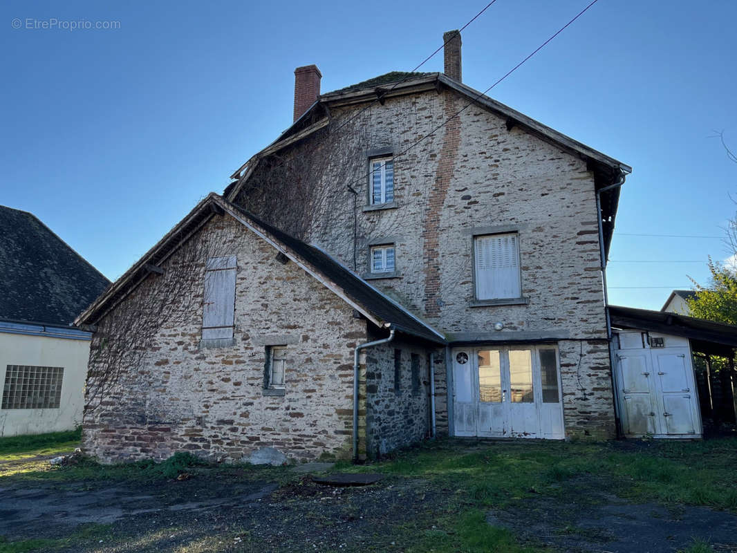 Maison à COUSSAC-BONNEVAL