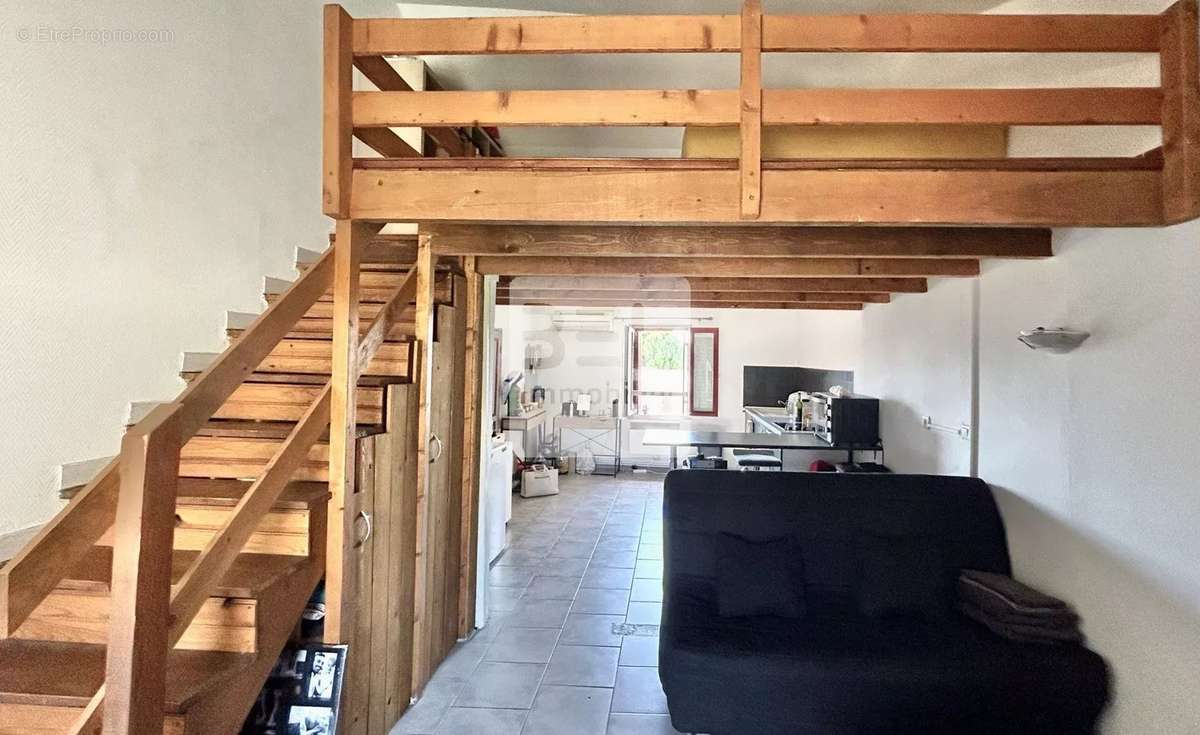 Appartement à ROQUEMAURE