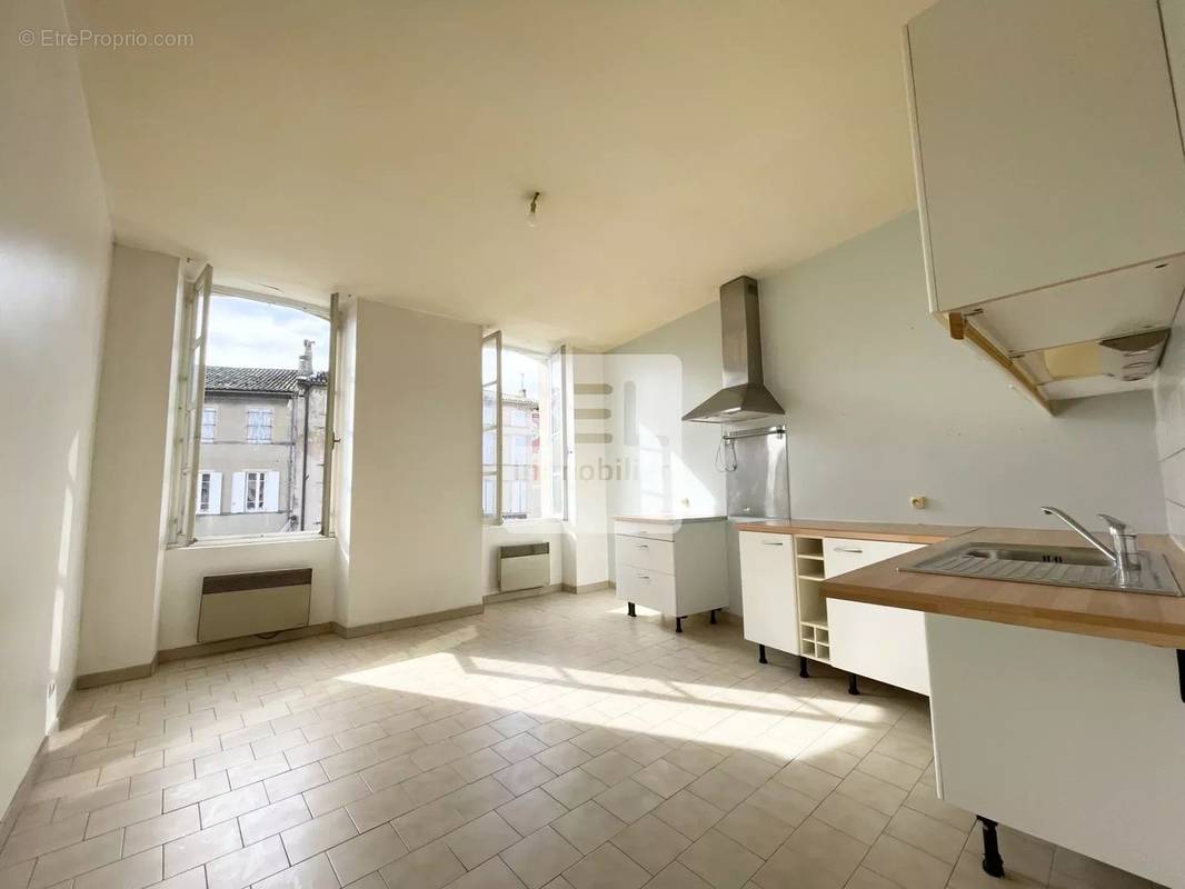 Appartement à BAGNOLS-SUR-CEZE