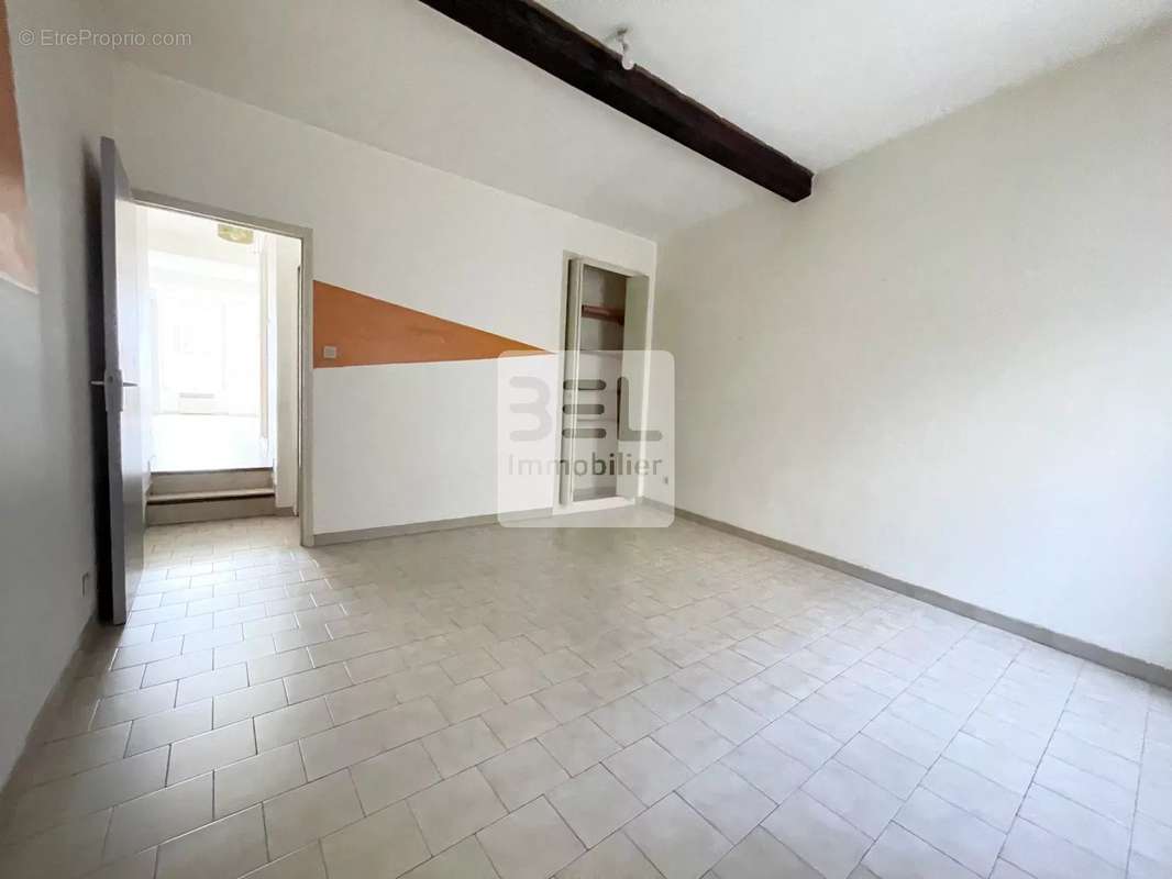 Appartement à BAGNOLS-SUR-CEZE