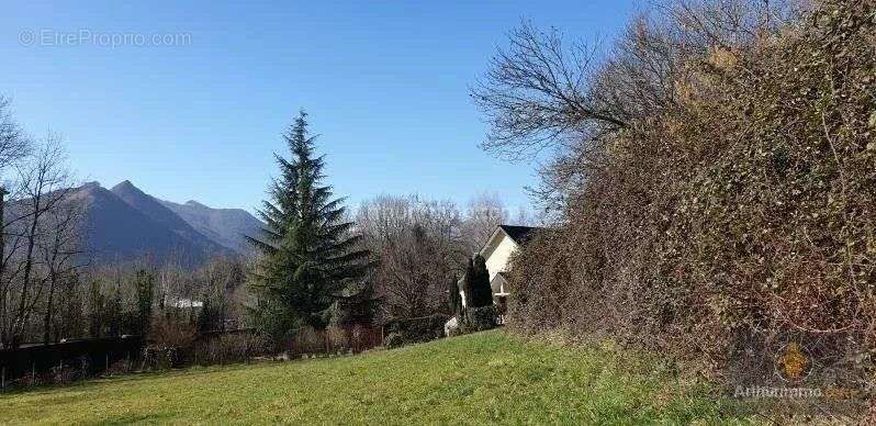 Terrain à LOURDES