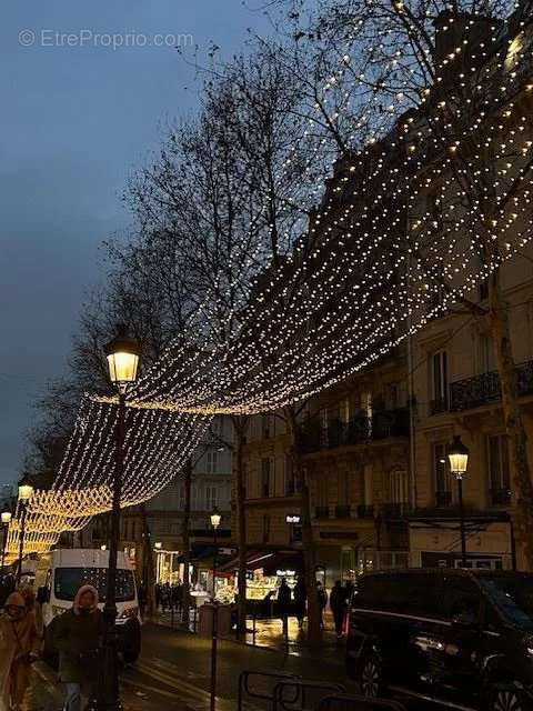 Commerce à PARIS-9E