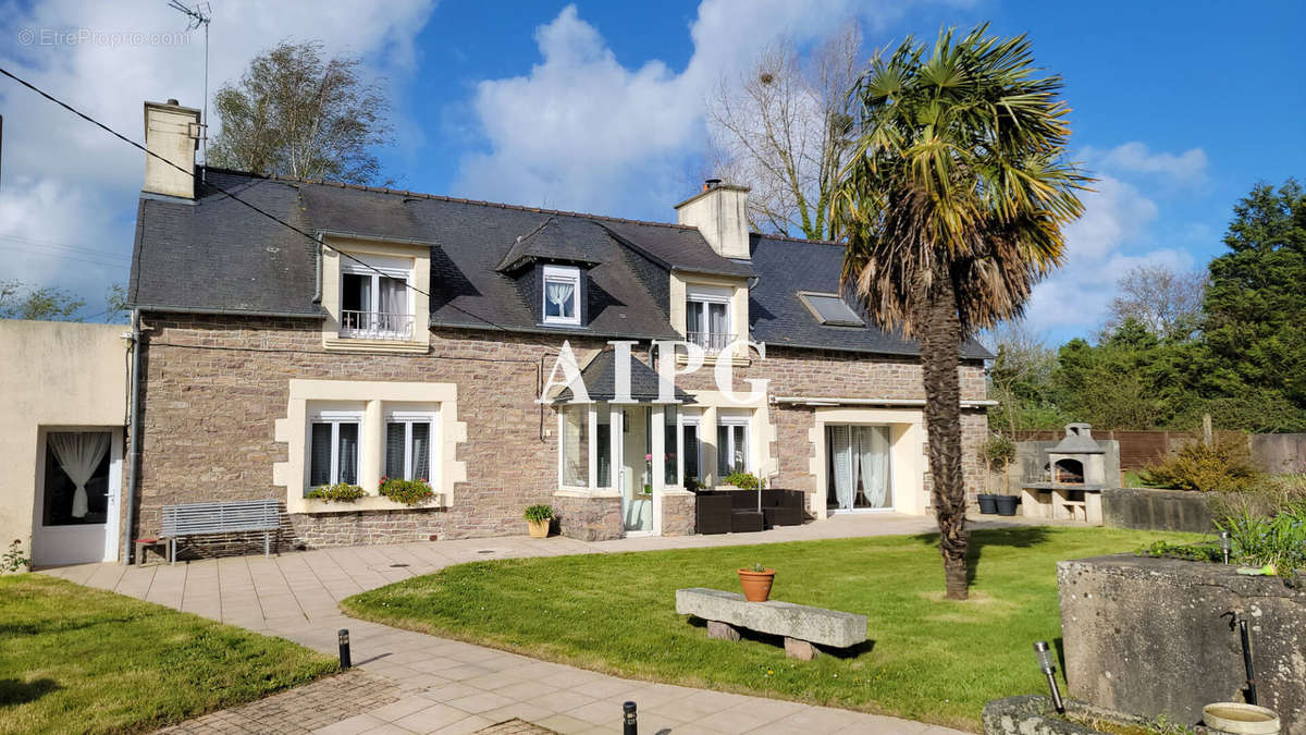 Maison à PLOUEZEC