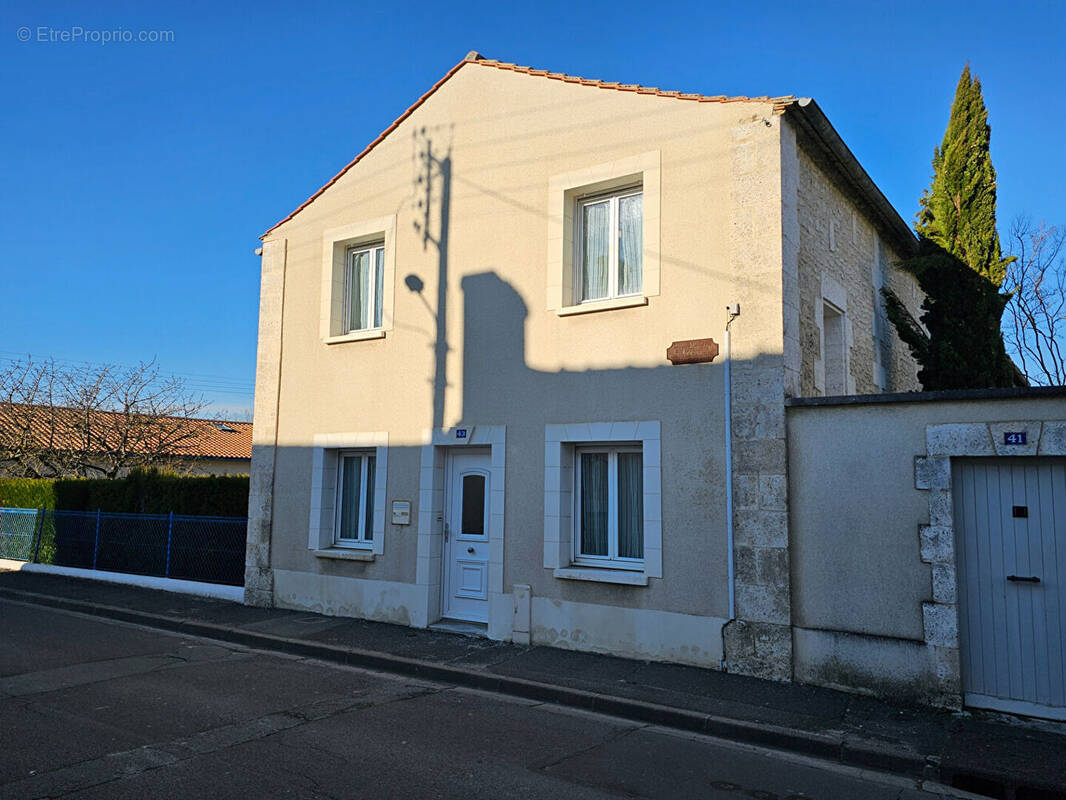 Maison à LA COURONNE