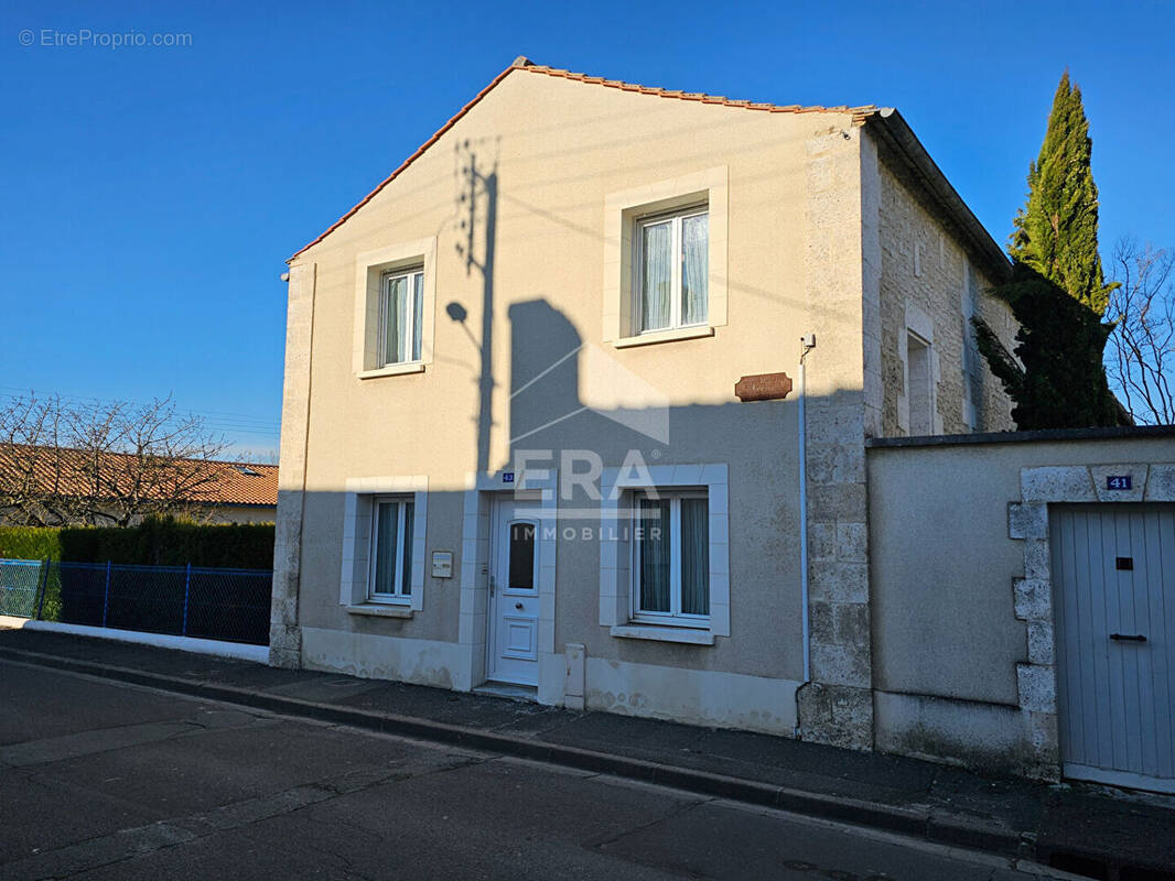 Maison à LA COURONNE