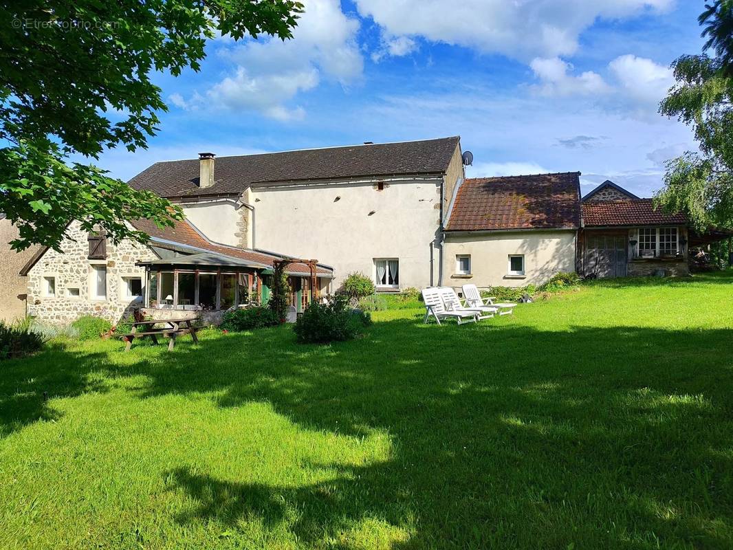 Maison à BOUSSAC