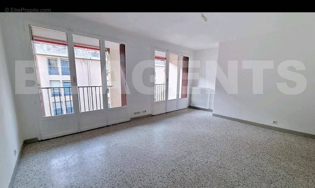 1 - Appartement à MARSEILLE-10E