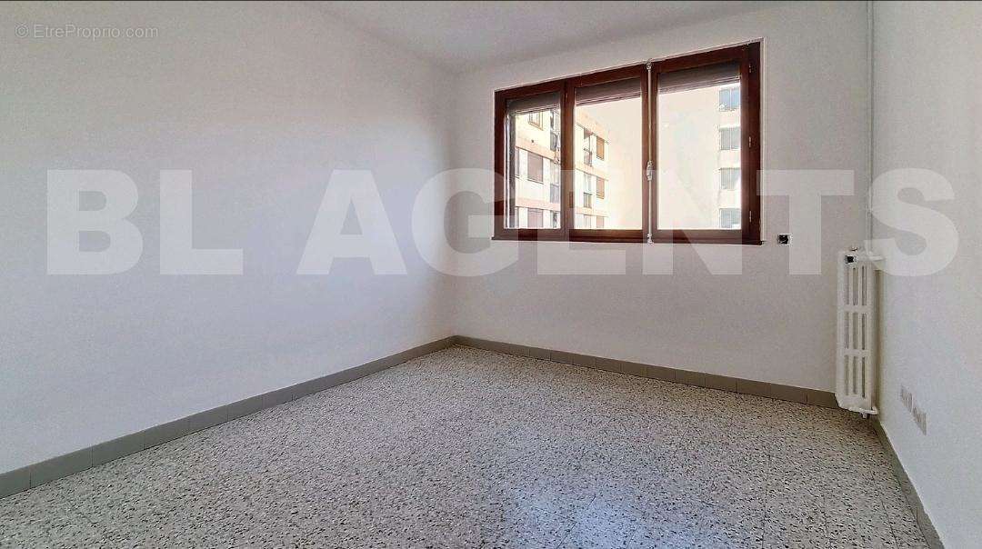 2 - Appartement à MARSEILLE-10E