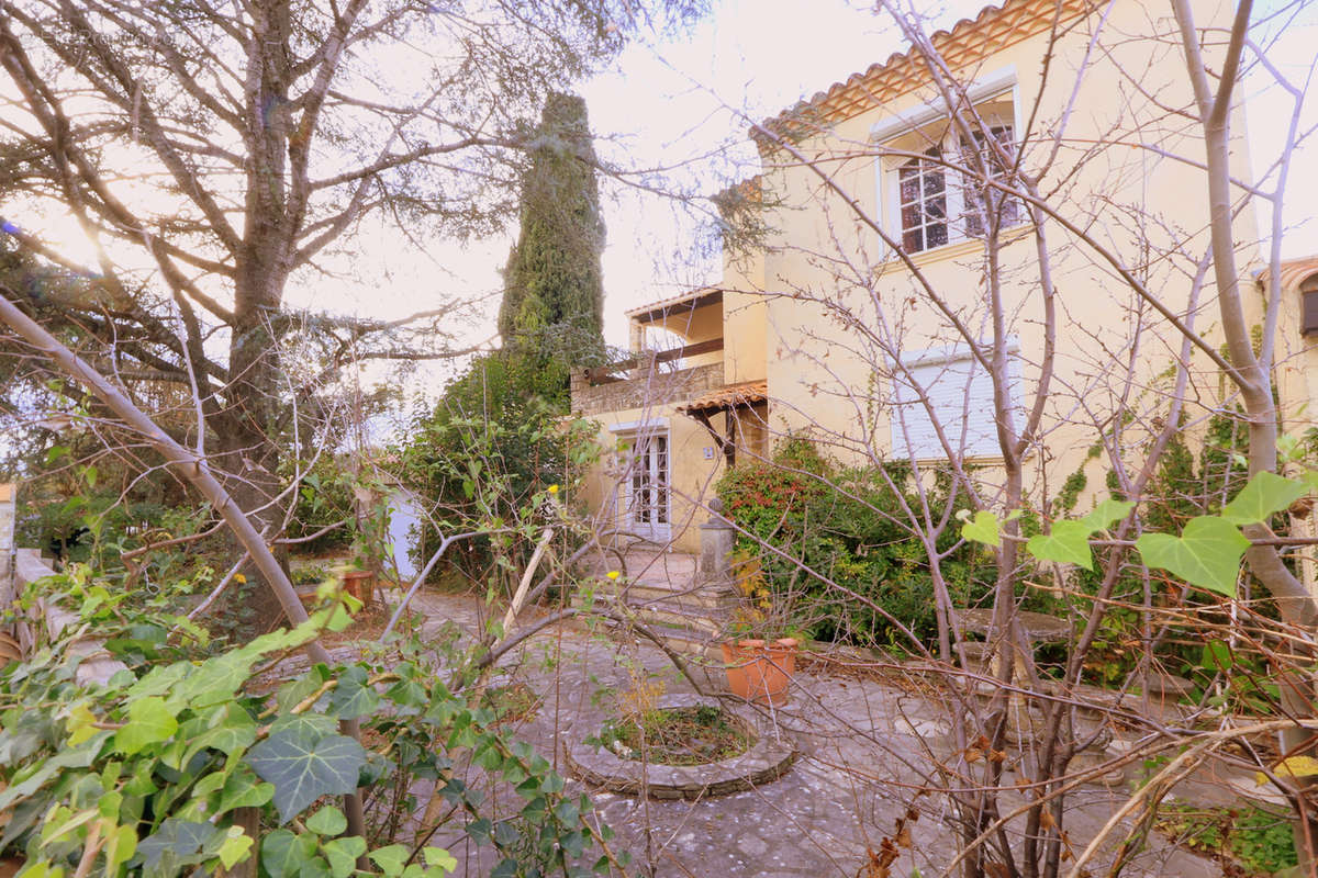 Maison à CASTRIES