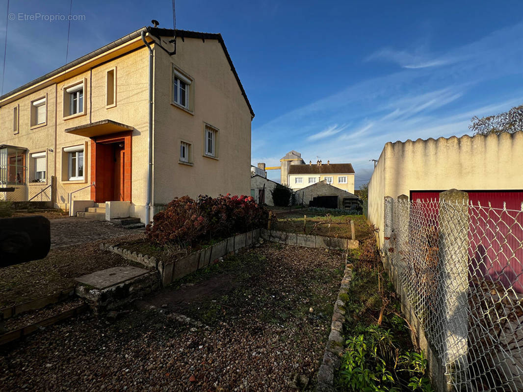 Maison à BROU