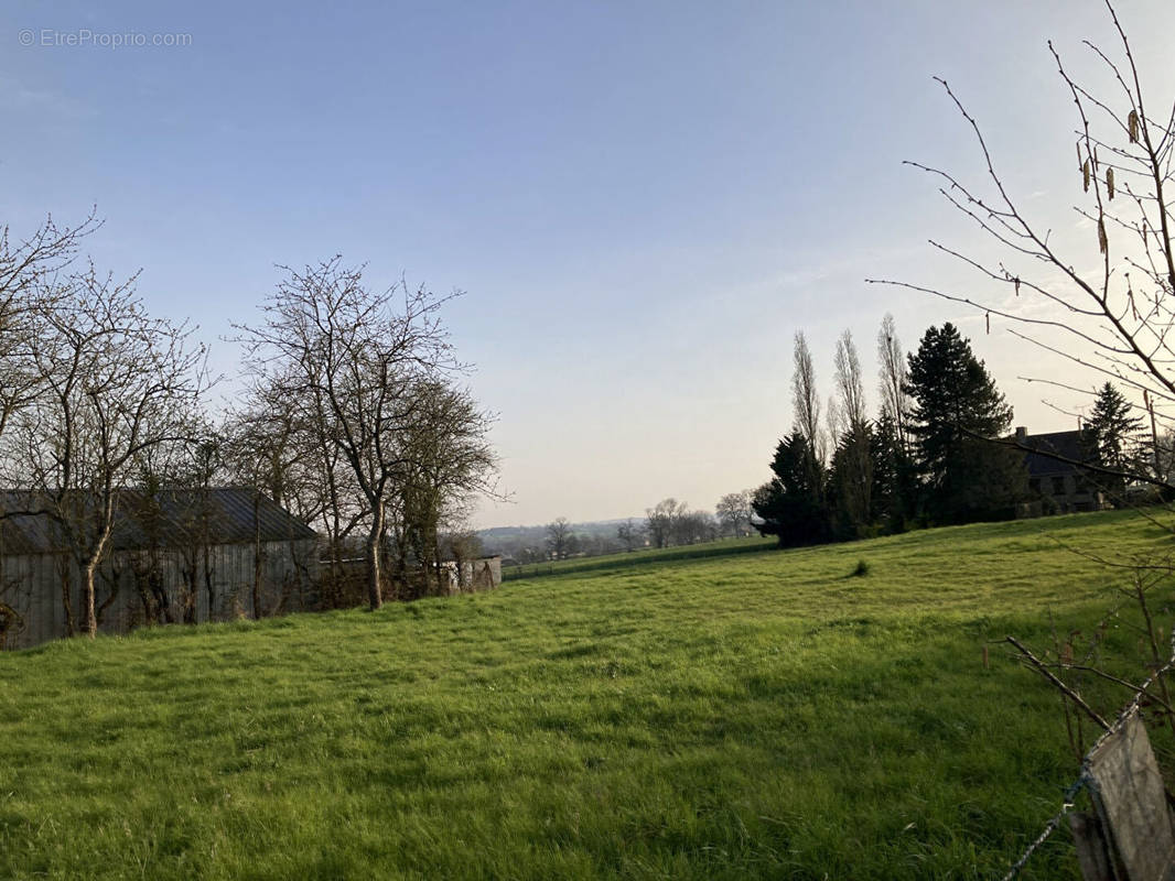 Terrain à MONTILLY-SUR-NOIREAU