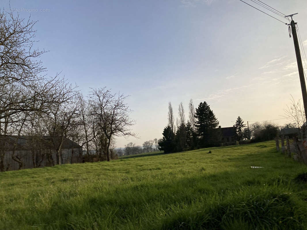 Terrain à MONTILLY-SUR-NOIREAU