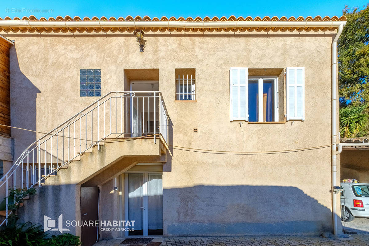 Appartement à CARROS